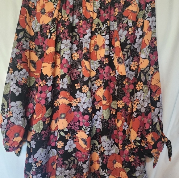 Fig and Flower Blouse 2x - Picture 4 of 6